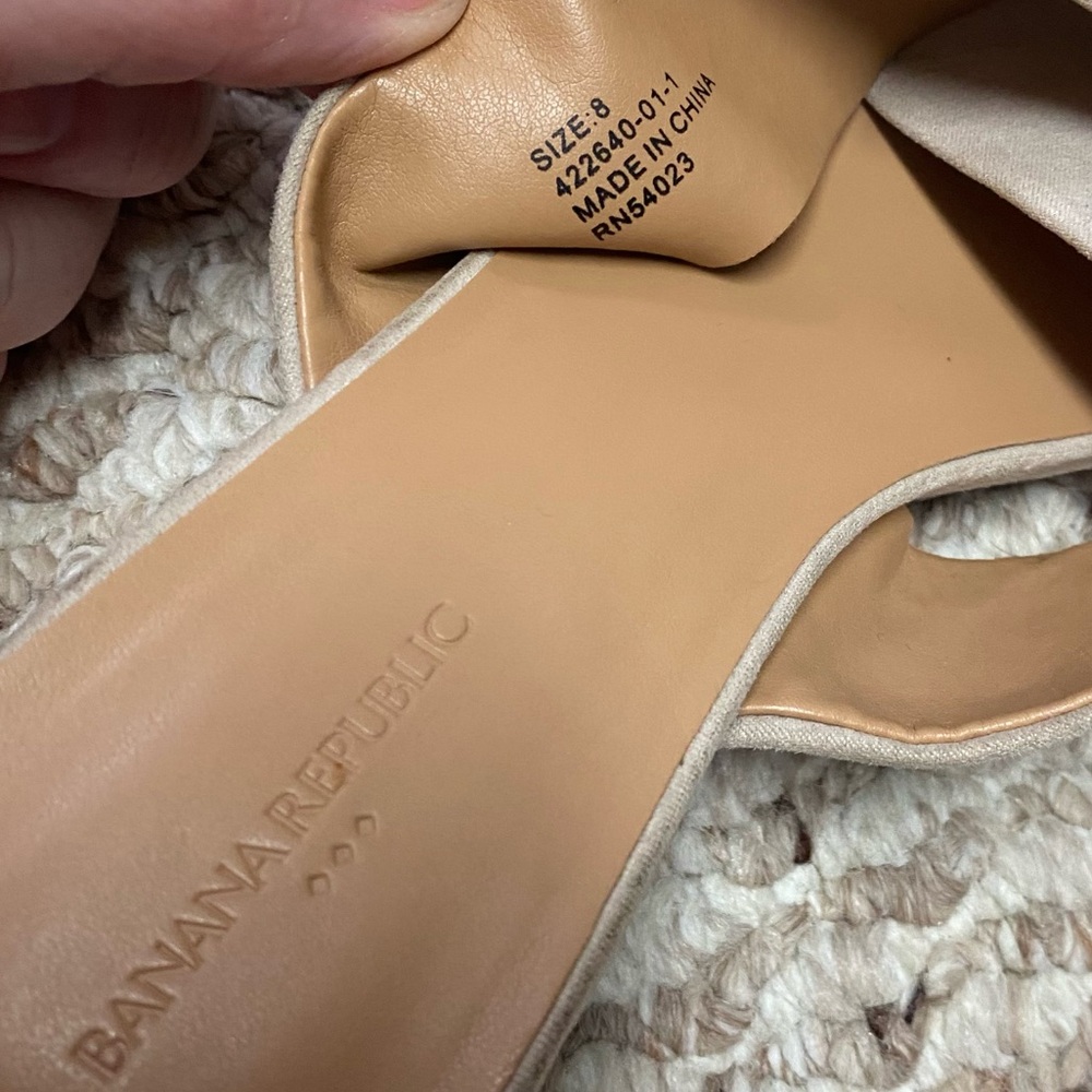 BANANA REPUBLIC LOW HEEL - SIZE 8 - Picture 7 of 8